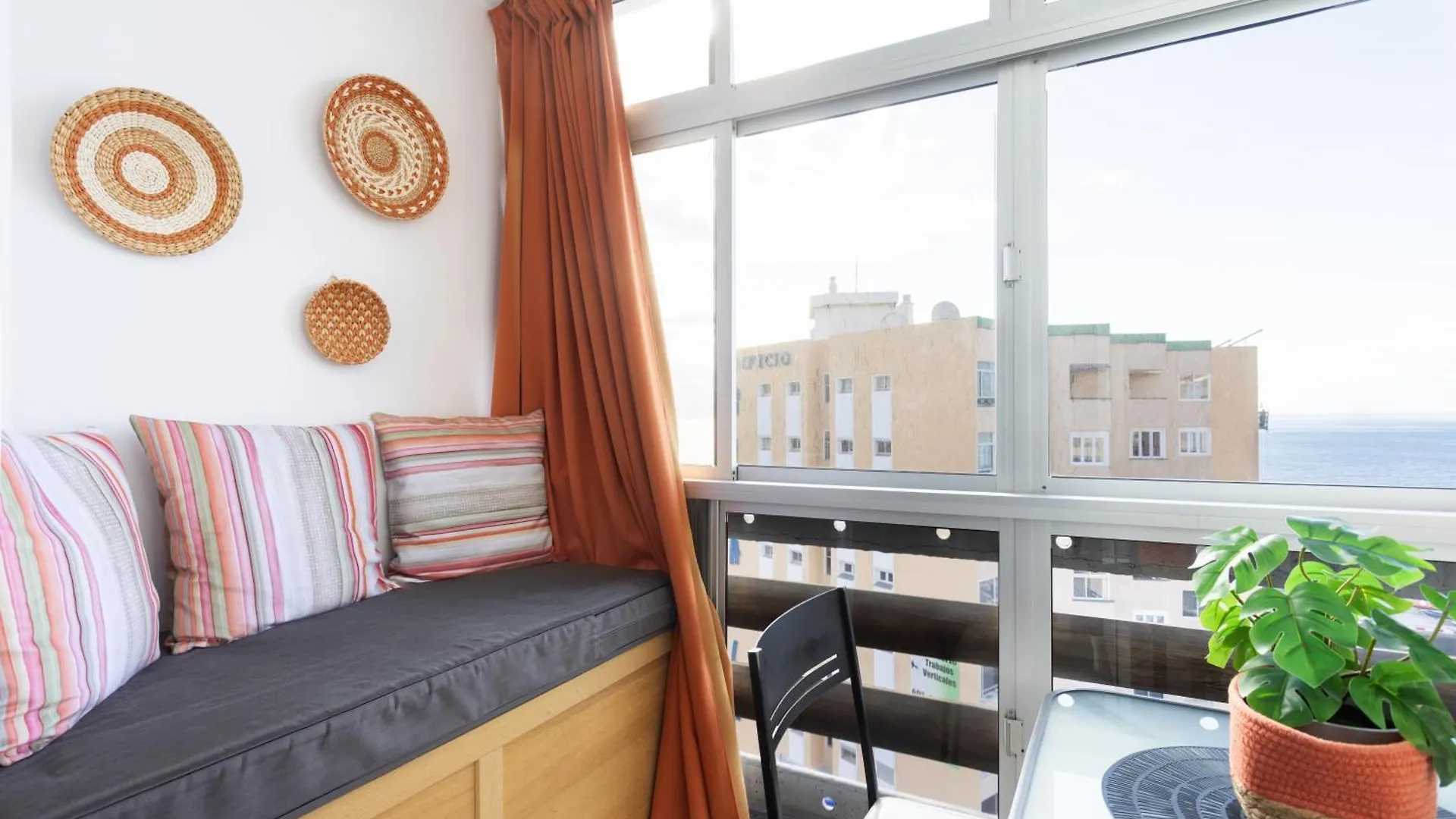Home2Book Candemar Ocean View كانديلاريا